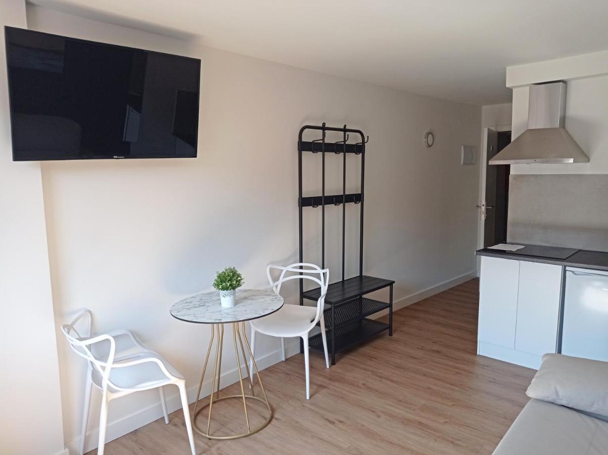 Apartamentos Hi Apartaments Santander 3000 말리아노 외부 사진