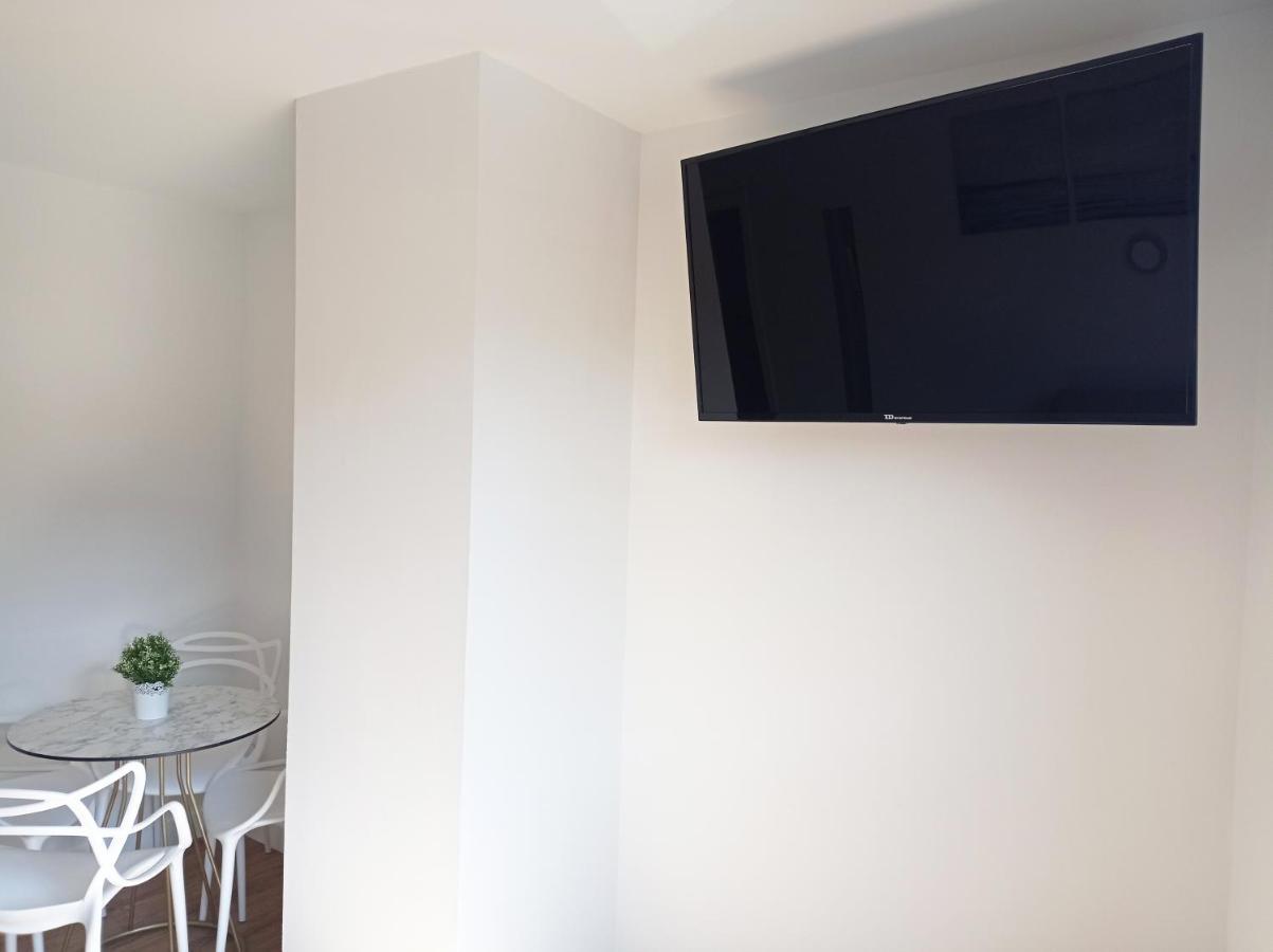 Apartamentos Hi Apartaments Santander 3000 말리아노 외부 사진